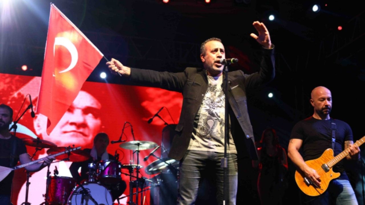 Foto - ‘4 yıldır paramı alamadım’ Kumarbaz Haluk Levent borç takmış