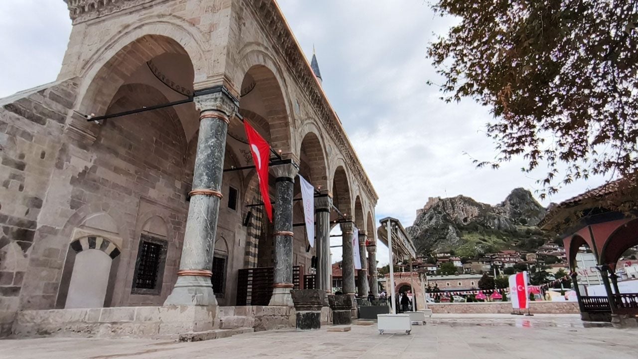 4 yıllık hasret bitti! Tokat'ta 541 yıllık Gülbahar Hatun Camisi cemaatine yeniden kavuştu
