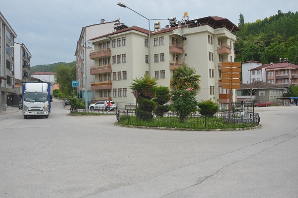 Foto - 4 yolun kesiştiği noktada duruyor! Bu mezarın sırrı ne?