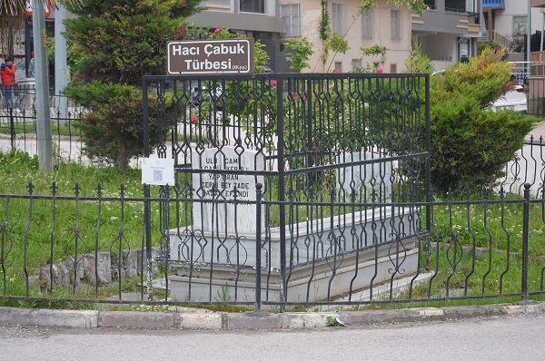 Foto - 4 yolun kesiştiği noktada duruyor! Bu mezarın sırrı ne?