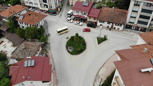 4 yolun kesiştiği noktada duruyor! Bu mezarın sırrı ne?