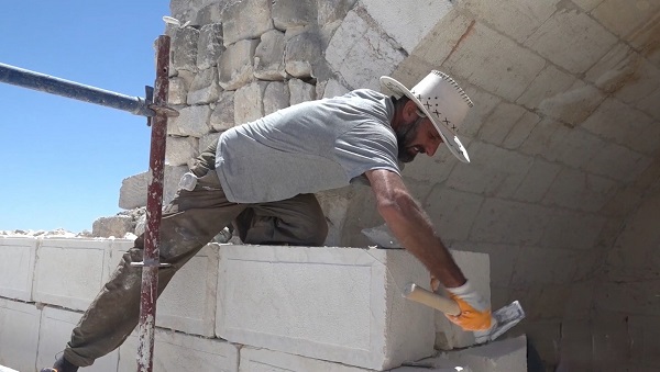 Foto - 40 derece sıcağın altında kale restorasyonu