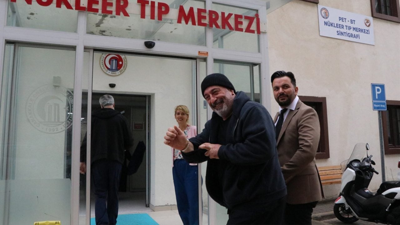 40 gün sonra yeniden üniversite hastanesine geldi! Cem Yılmaz Çanakkale’de sağlık kontrolünden geçti