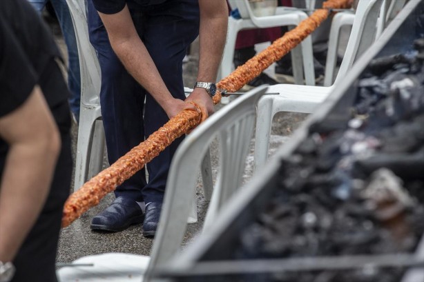Foto - 40 metrelik Adana kebabı, saniyeler içinde tükendi