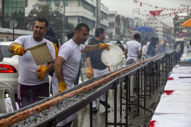 Foto - 40 metrelik Adana kebabı, saniyeler içinde tükendi