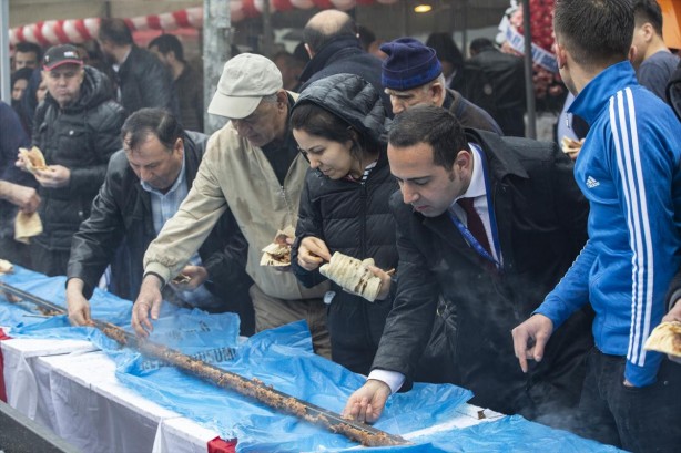 Foto - 40 metrelik Adana kebabı, saniyeler içinde tükendi