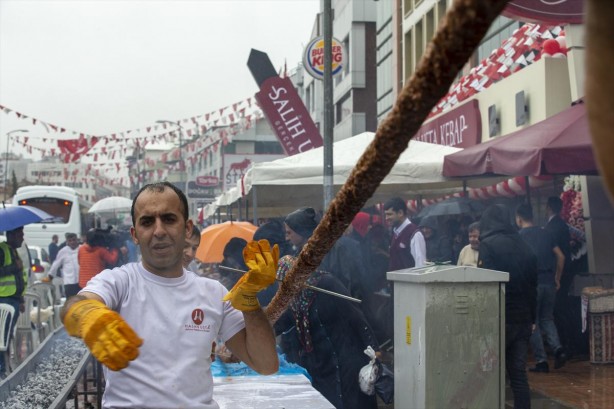 Foto - 40 metrelik Adana kebabı, saniyeler içinde tükendi