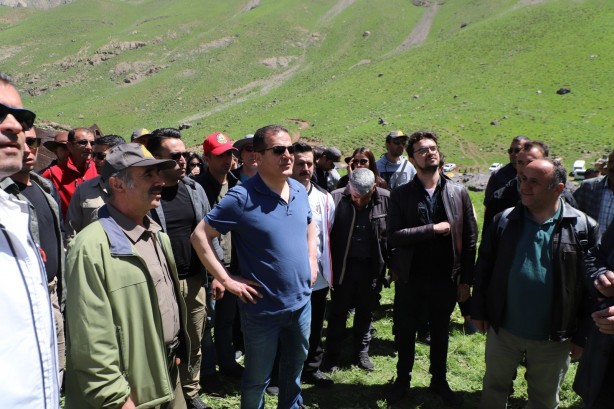 Foto - 40 yıl aradan sonra bir ilk! Teröristlerin kol gezdiği bölgede halaylar çekildi