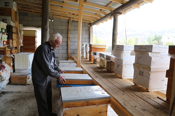 Foto - 40 yıldır bal üreterek 7 çocuk yetiştirdi