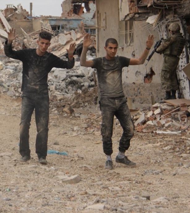 Foto - 42 PKK'lı işte böyle teslim oldu