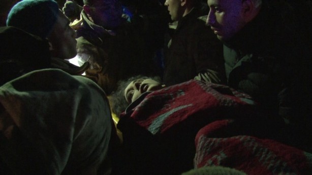 Foto - 42 saat sonra kurtarılan 16 yaşındaki kızın isteği bakın ne oldu!