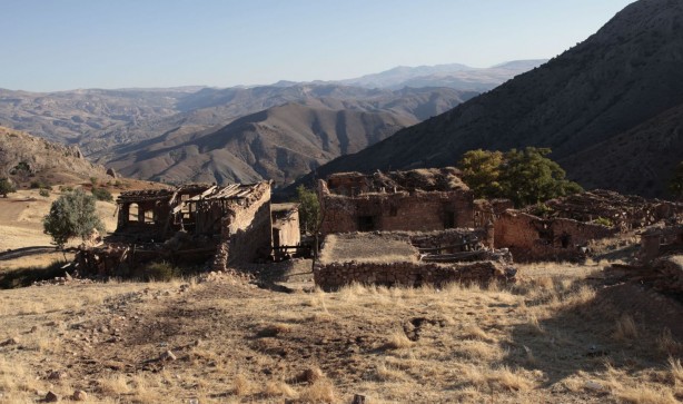 Foto - 43 yıldır tek bir kişi yaşamıyor! İşte o hayalet köyün terk edilme nedeni...