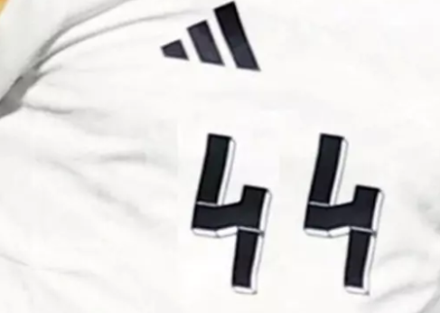 Foto - 44 numaralı formayı giymek yasaklandı! Sebebi ağızları açık bıraktı