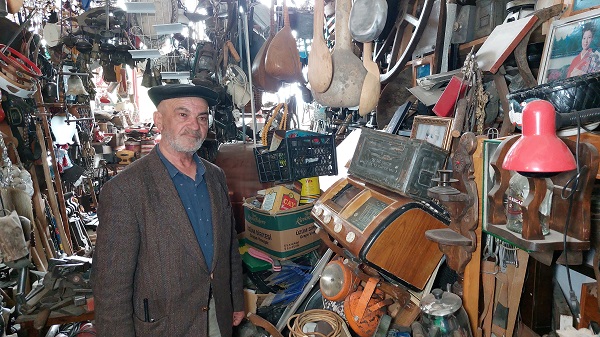 Foto - 45 yıldır bu işi yapıyor! Antikaların sayısını artık hesaplayamıyor