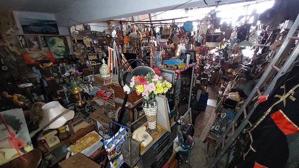 Foto - 45 yıldır bu işi yapıyor! Antikaların sayısını artık hesaplayamıyor