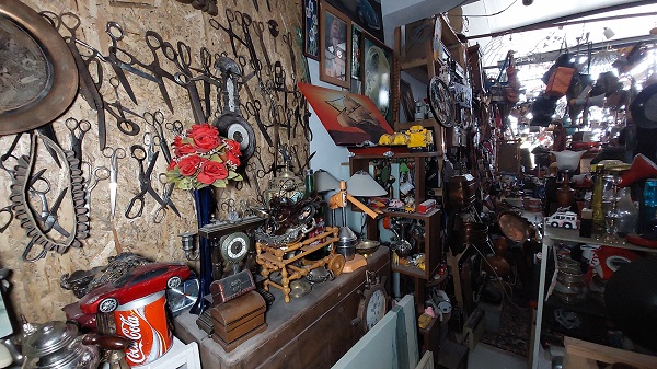 Foto - 45 yıldır bu işi yapıyor! Antikaların sayısını artık hesaplayamıyor