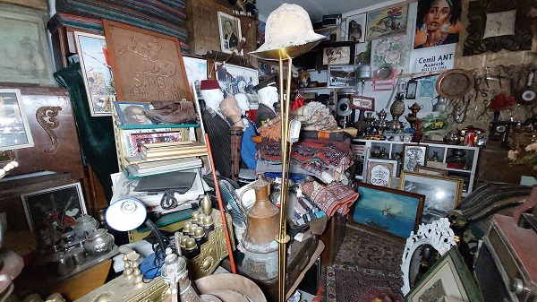 Foto - 45 yıldır bu işi yapıyor! Antikaların sayısını artık hesaplayamıyor