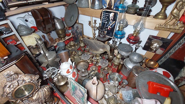 Foto - 45 yıldır bu işi yapıyor! Antikaların sayısını artık hesaplayamıyor