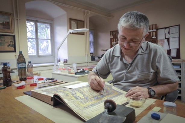 Foto - 455 yıllık Kur'an-ı Kerim onarılıyor