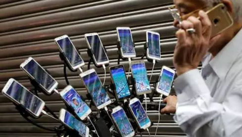 Foto - 4.600 telefon satın aldı! 415 bin dolar kazandı