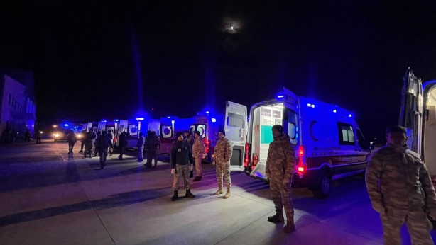 Foto - 47 yaralı askeri kargo uçağıyla İstanbul’a getirildi