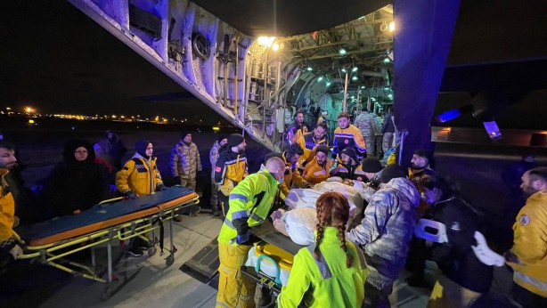 Foto - 47 yaralı askeri kargo uçağıyla İstanbul’a getirildi