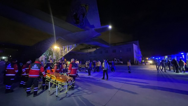 Foto - 47 yaralı askeri kargo uçağıyla İstanbul’a getirildi