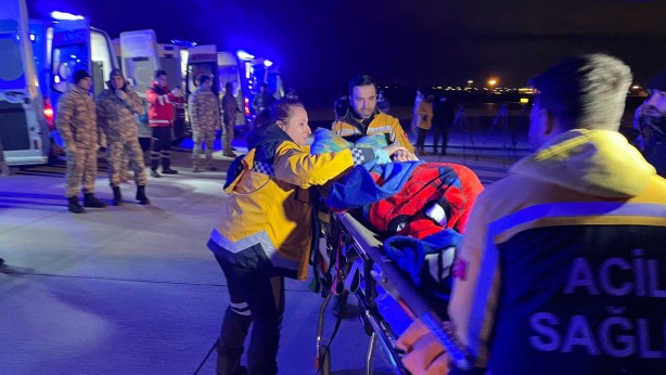 Foto - 47 yaralı askeri kargo uçağıyla İstanbul’a getirildi