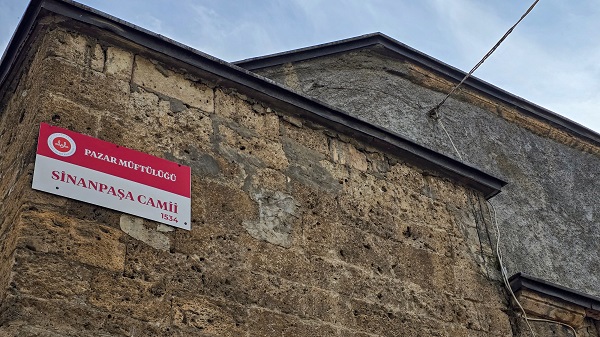 Foto - 490 yıllık cami vandallara direnemedi