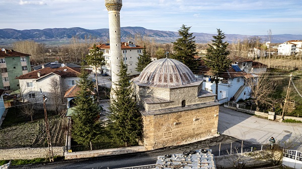 Foto - 490 yıllık cami vandallara direnemedi