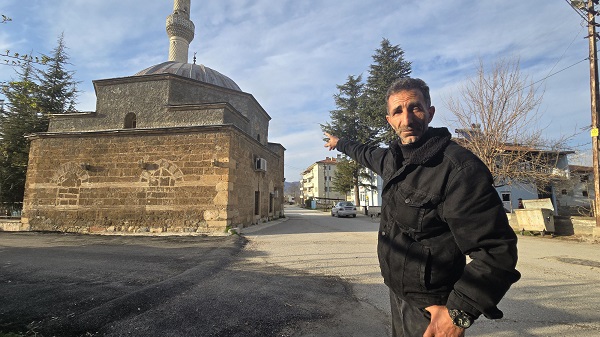 Foto - 490 yıllık cami vandallara direnemedi
