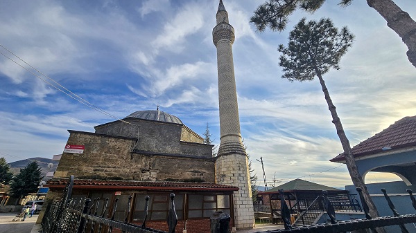 Foto - 490 yıllık cami vandallara direnemedi