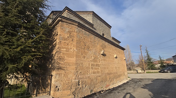 Foto - 490 yıllık cami vandallara direnemedi