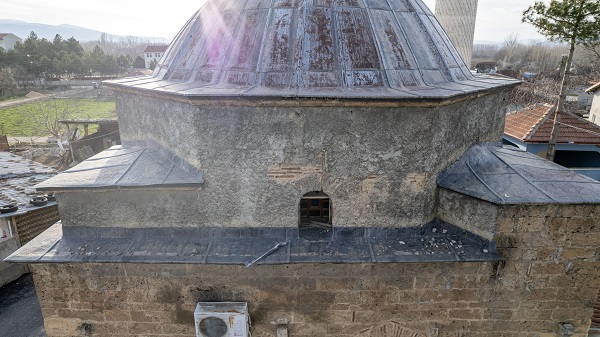 Foto - 490 yıllık cami vandallara direnemedi