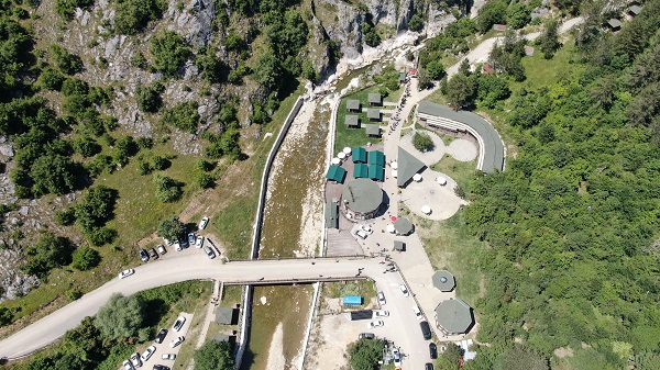 Foto - 5 bin nüfuslu ilçe dolup taştı