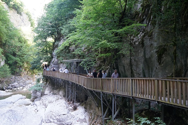 Foto - 5 bin nüfuslu ilçe dolup taştı