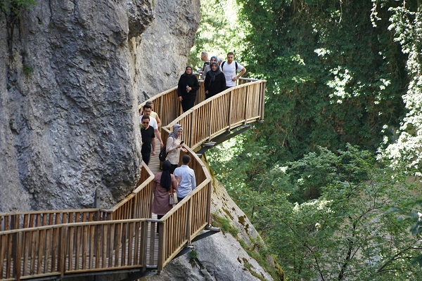 Foto - 5 bin nüfuslu ilçe dolup taştı