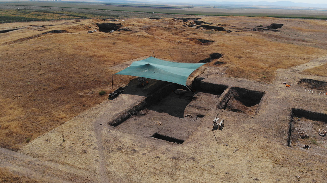 Foto - 5 bin yıllık sır! Eskişehir’de taş sandukada izler bulundu