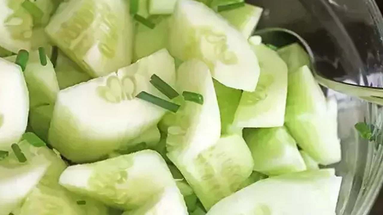 5 günde 5 kilo cayır cayır yağ yaktırıyor: Salatalık detoksu! Yağlar cayır cayır yandı