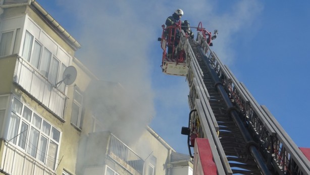 Foto - 5 katlı apartmanda korkutan yangın