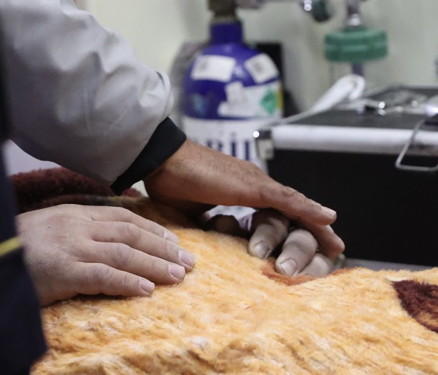 Foto - 5 katlı binanın enkazından sağ çıkarıldı