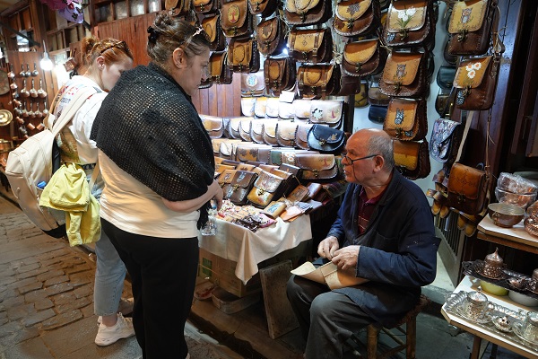 Foto - 5 metrekare dükkanda teknolojiye direniyor