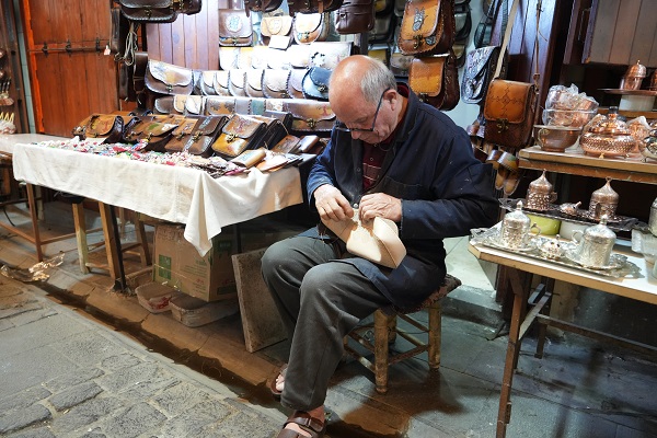 Foto - 5 metrekare dükkanda teknolojiye direniyor