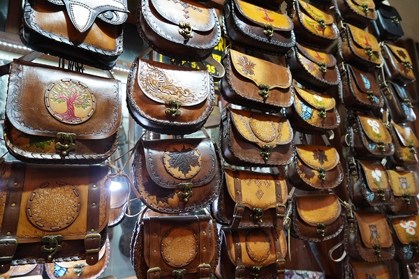 Foto - 5 metrekare dükkanda teknolojiye direniyor