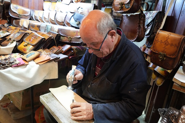 Foto - 5 metrekare dükkanda teknolojiye direniyor