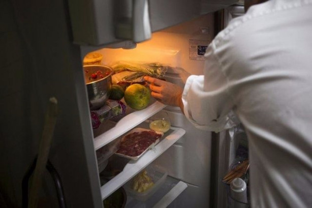 Foto - Yere düşen yiyecek yenir mi? İşte cevabı!