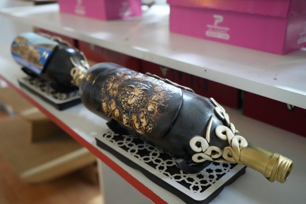 Foto - 5 TL’ye alıyor 50 euroya satıyor! Atık şişeleri sanat eserine dönüştürüyor