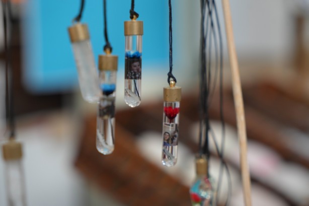 Foto - 5 TL’ye alıyor 50 euroya satıyor! Atık şişeleri sanat eserine dönüştürüyor