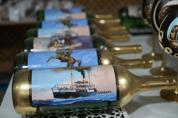 Foto - 5 TL’ye alıyor 50 euroya satıyor! Atık şişeleri sanat eserine dönüştürüyor