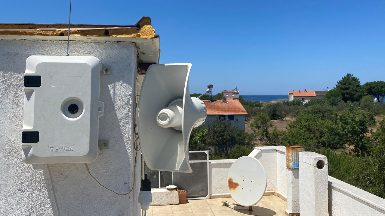 Foto - 5 yıl ezansız kaldılar! Camiden değil, evin çatısından yankılandı